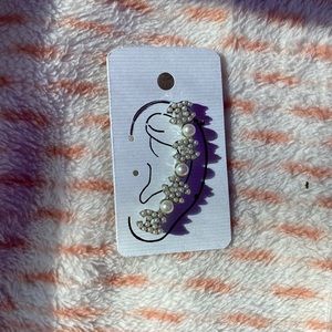 I am selling these earrings that go on the side of your ear they are brand new